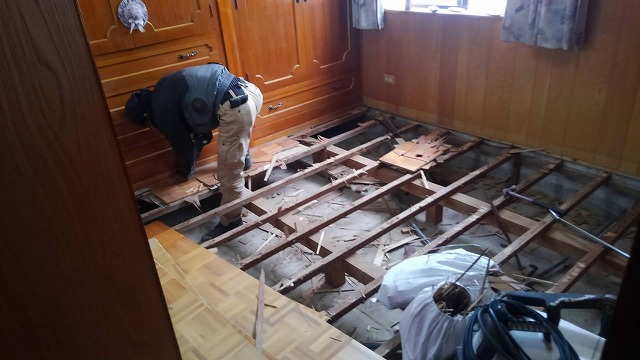 業務内容/施工実績 床張り替え作業 before